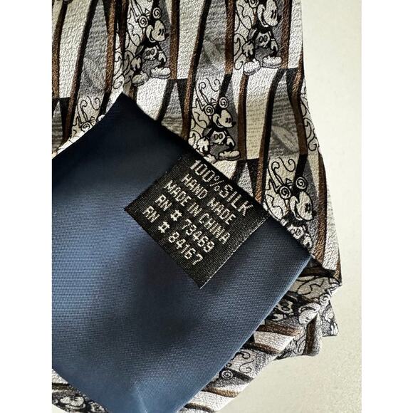 Vintage Disney Mickey Mouse 100% Silk Tie Gray Geometric Pattern WDW Retro - Picture 2 of 11